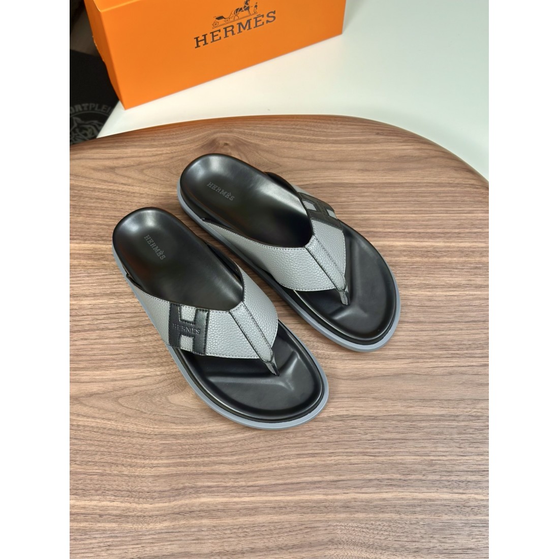  HERMES 話題の エルメス コピー サンダル 柔らかく美しいラインで