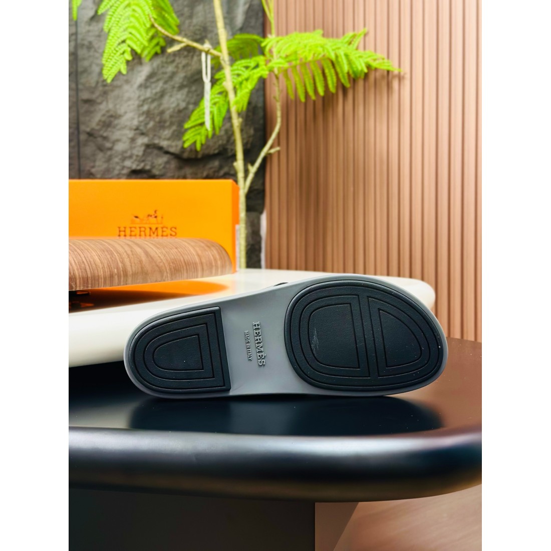  HERMES 話題の エルメス コピー サンダル 柔らかく美しいラインで