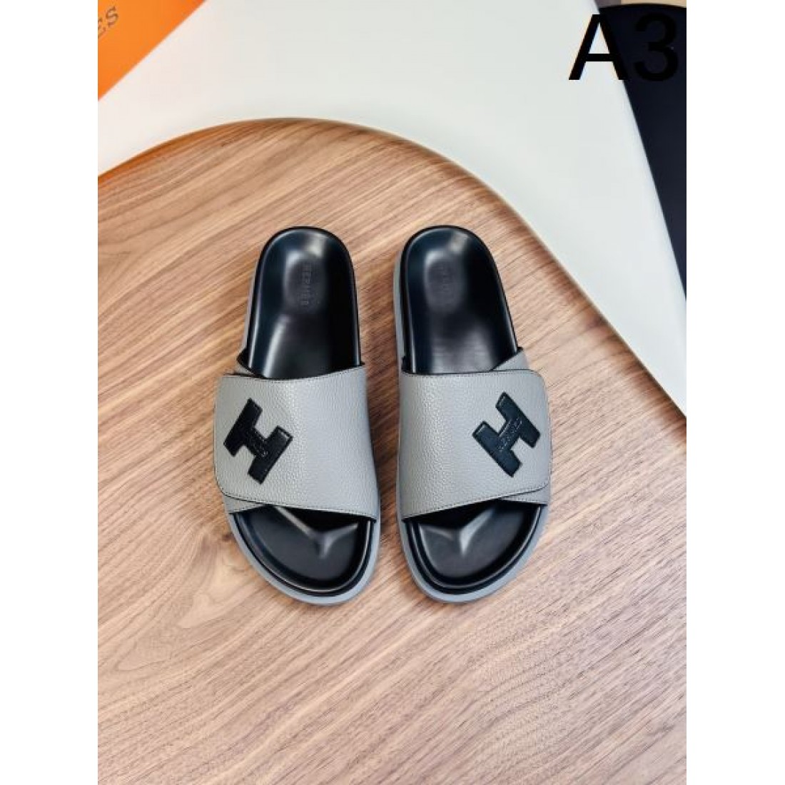 洗練された雰囲気を纏う エルメス コピー サンダル HERMES 注目のデザイン