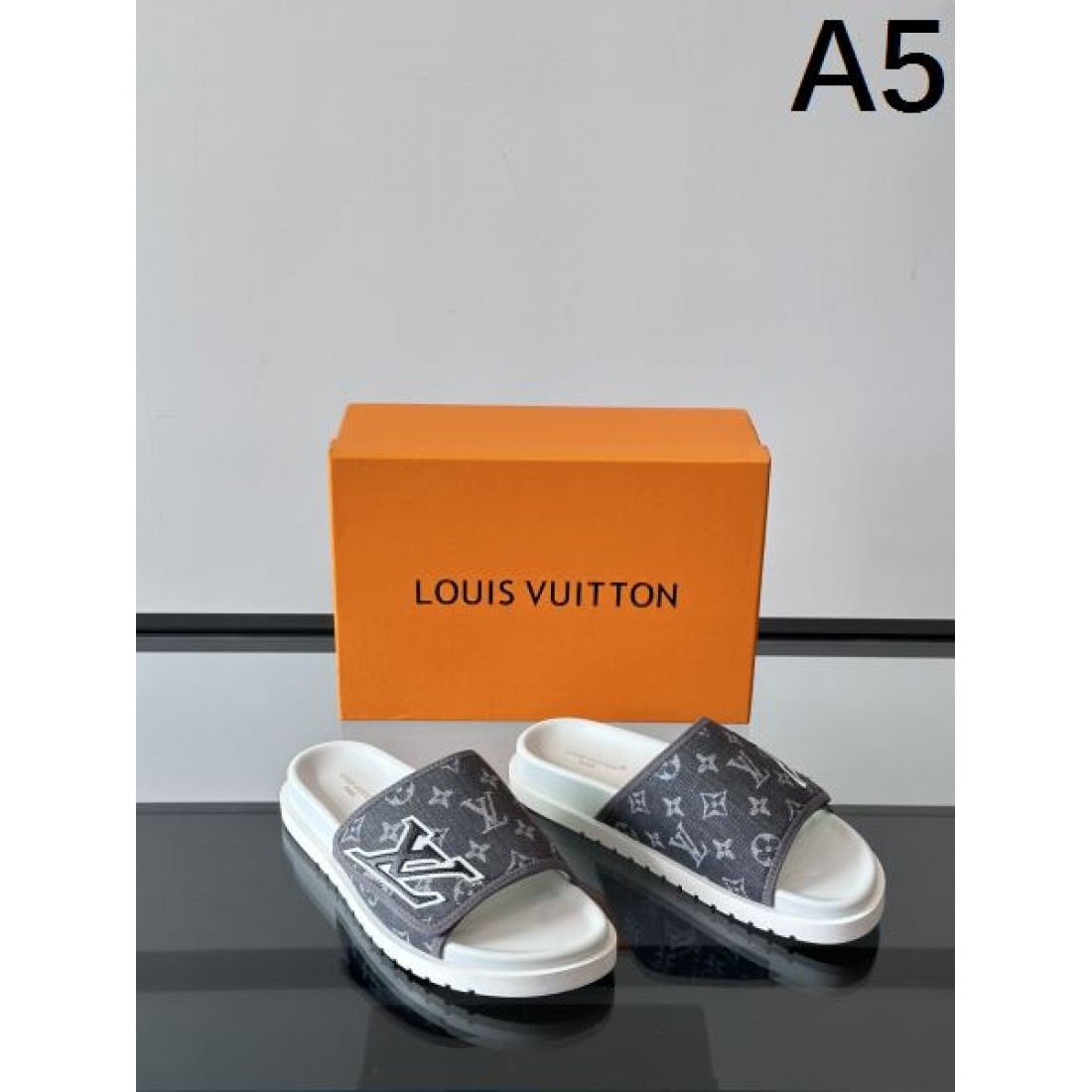 都会的で優美な印象 ルイヴィトン コピー サンダ LOUIS VUITTON 話題の一足