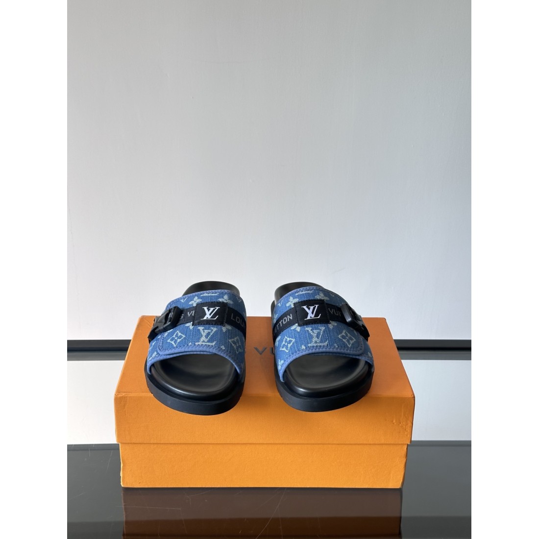 魅力あふれる仕上がり LOUIS VUITTON コピー サンダ ルイヴィトン 落ち着いた