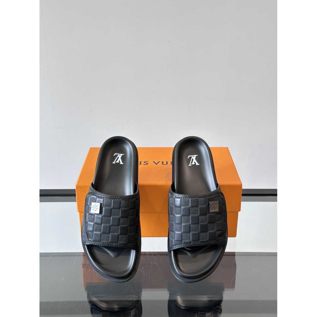 魅力たっぷりの LOUIS VUITTON ルイヴィトン コピー サンダル 柔らかく
