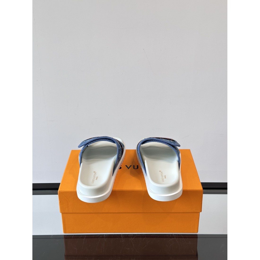 VALENTINO 話題の ヴァレンティノ コピー サンダル 軽やかで快適な