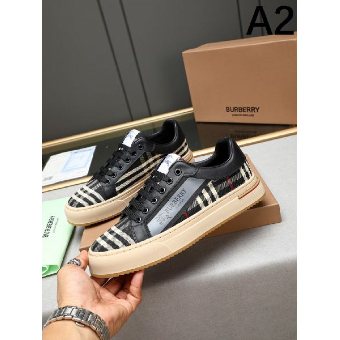 履き心地抜群の BURBERRY バーバリー コピー カジュアルシューズ 軽やかで