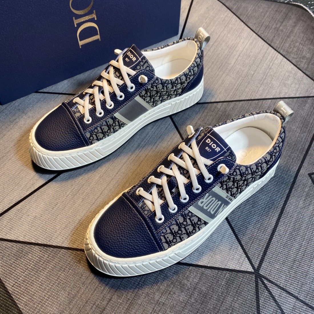 期間限定 DIOR ディオール コピー カジュアルシューズ 海外セレブ風コーデ