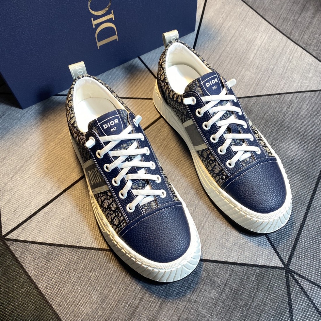 期間限定 DIOR ディオール コピー カジュアルシューズ 海外セレブ風コーデ