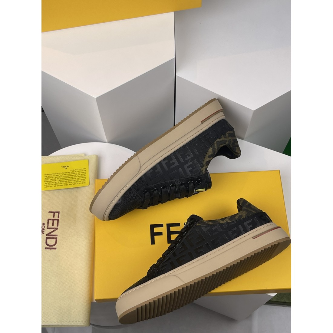 自分へのご褒美に FENDI フェンディ コピー カジュアルシューズ ギフトにも最適