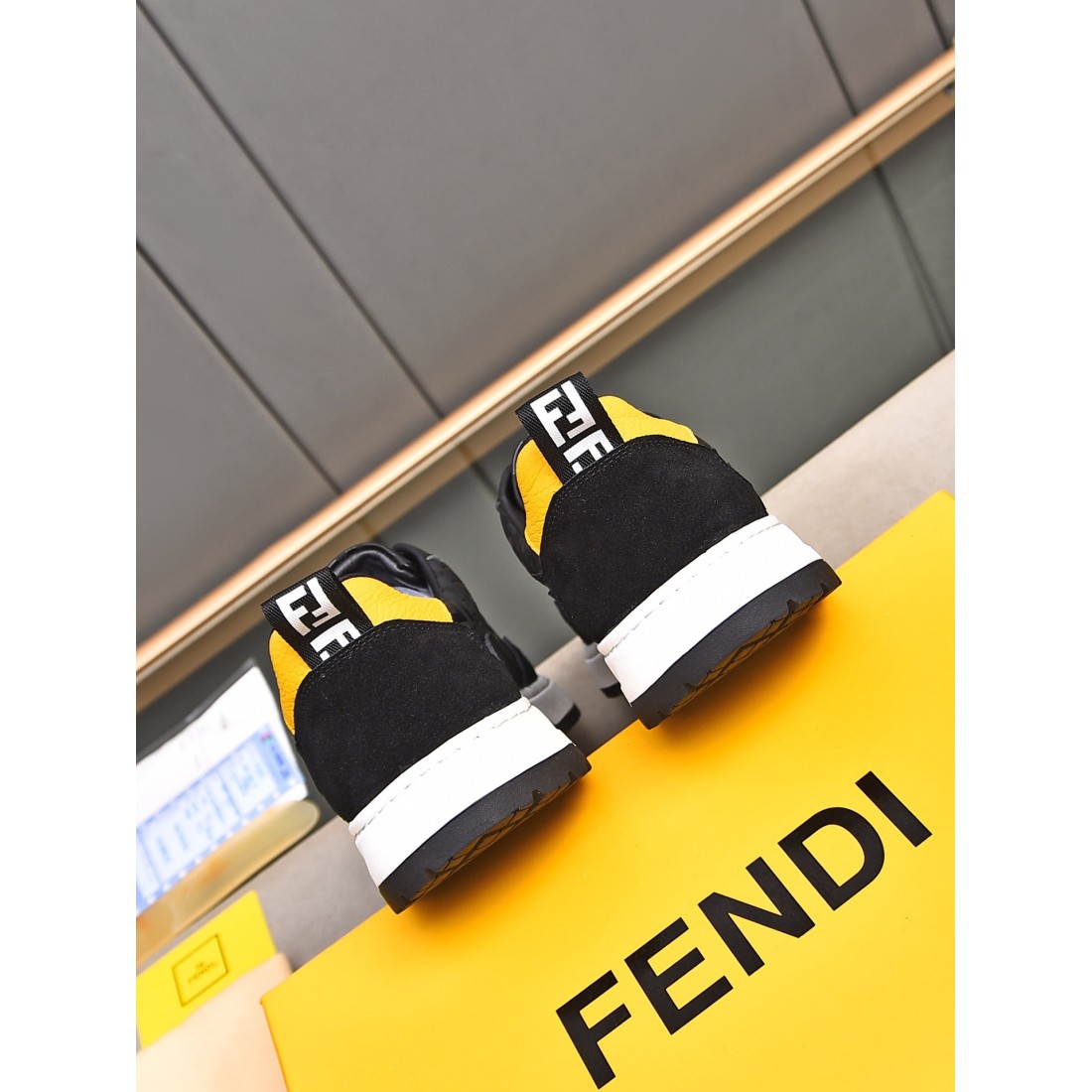 これは買い！ FENDI フェンディ コピー カジュアルシューズ お洒落さん必携