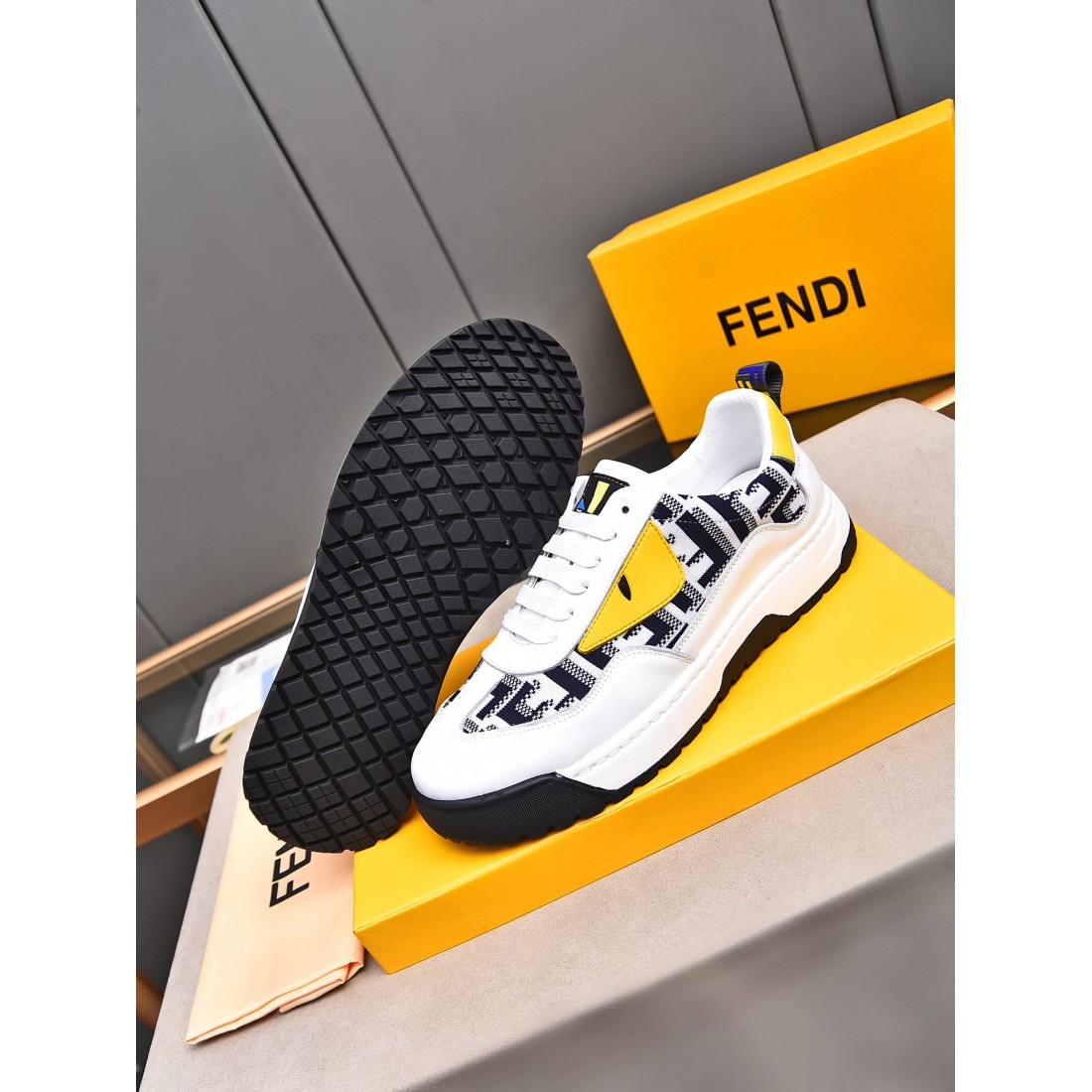 オールシーズン活躍 FENDI フェンディ コピー カジュアルシューズ 見逃し厳禁