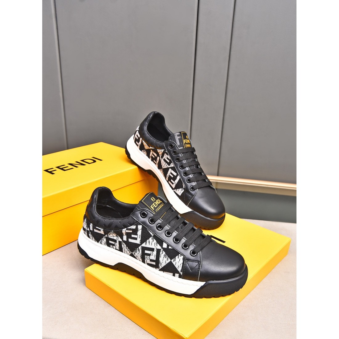 早い者勝ち FENDI フェンディ コピー カジュアルシューズ 迷わずゲット