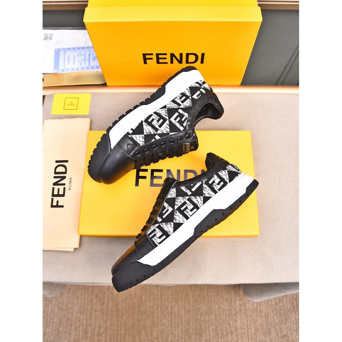 早い者勝ち FENDI フェンディ コピー カジュアルシューズ 迷わずゲット