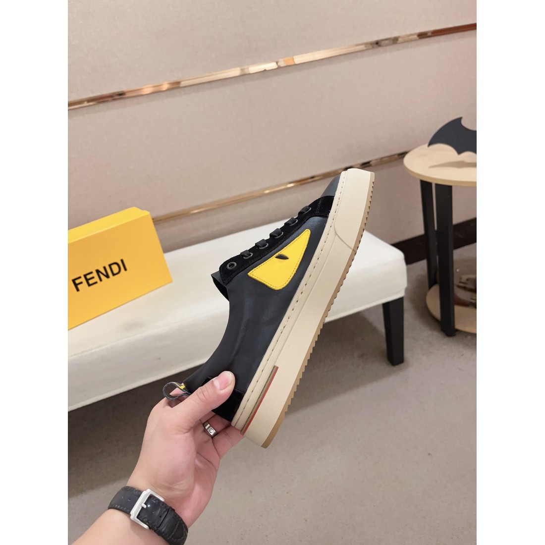 人気の FENDI フェンディ コピー カジュアルシューズ 上質でスマートな印象に
