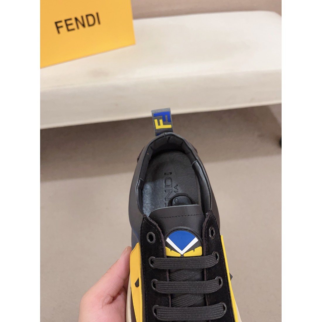 人気の FENDI フェンディ コピー カジュアルシューズ 上質でスマートな印象に