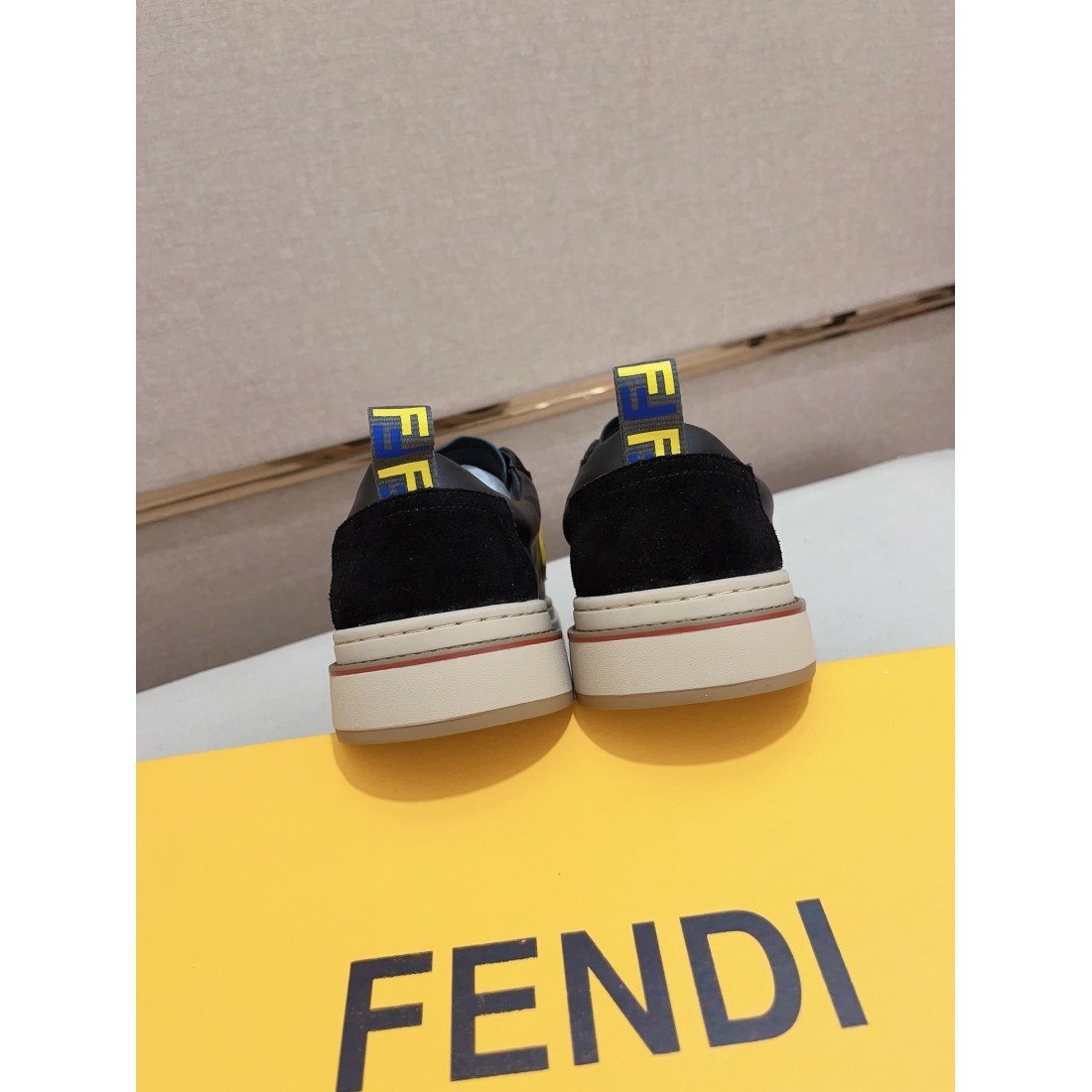 人気の FENDI フェンディ コピー カジュアルシューズ 上質でスマートな印象に