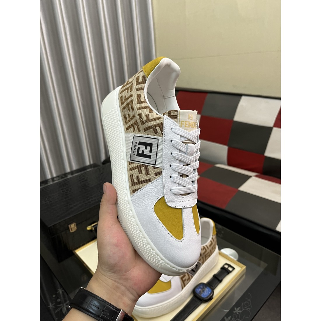  FENDI フェンディ コピー カジュアルシューズ 快適で落ち着いたデザインが特徴