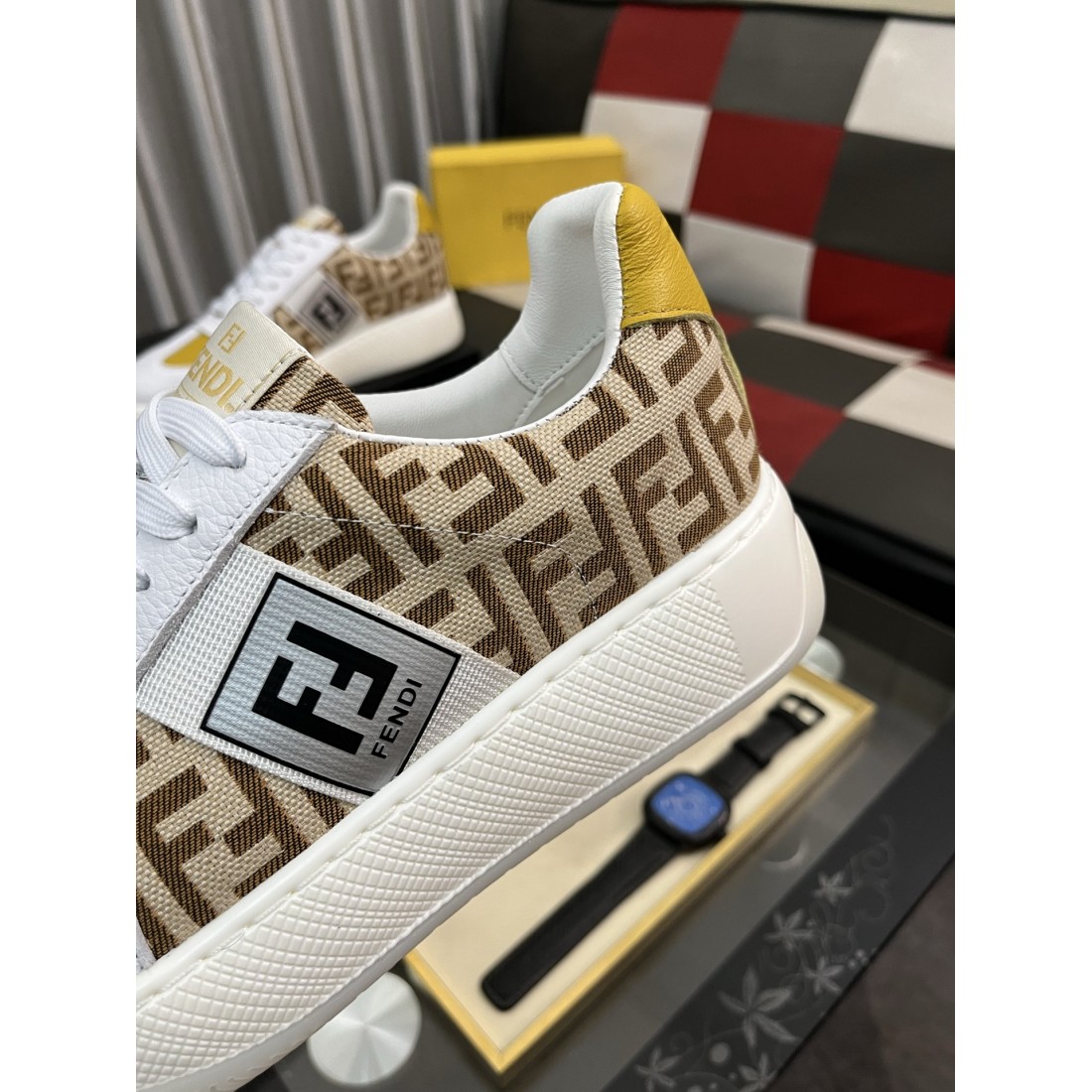  FENDI フェンディ コピー カジュアルシューズ 快適で落ち着いたデザインが特徴
