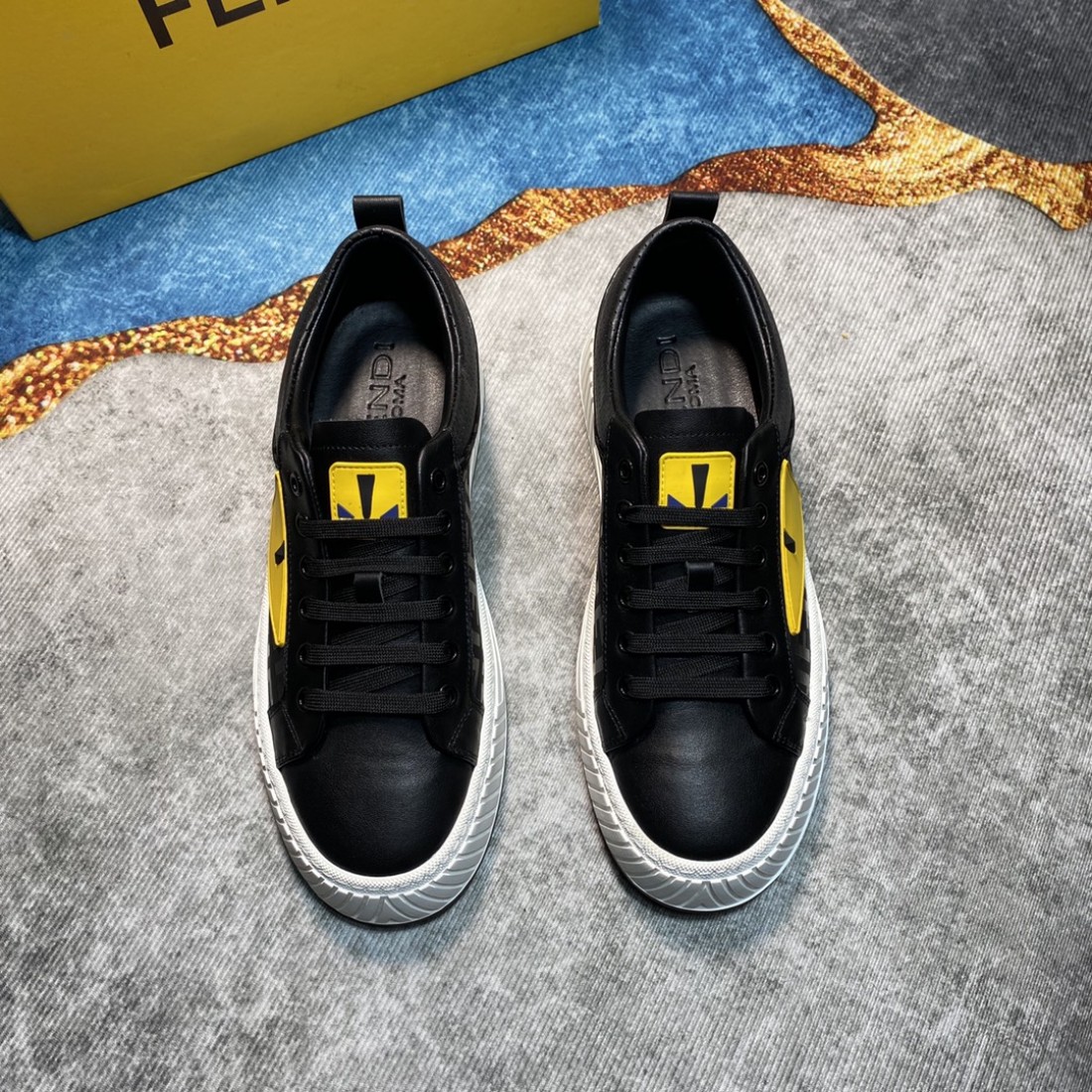  スタイリッシュで軽快な FENDI フェンディ コピー カジュアルシューズ 今季注目