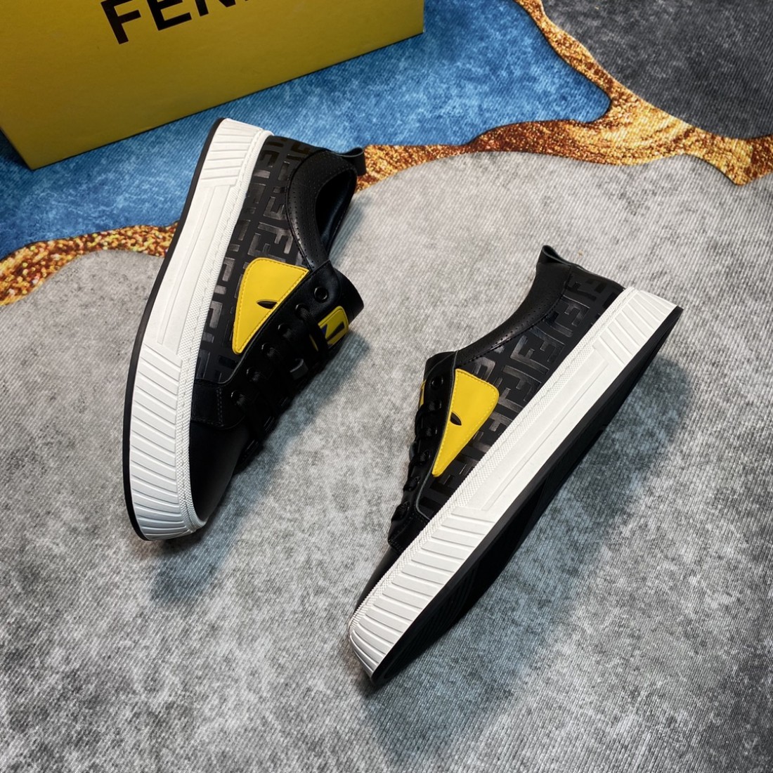 スタイリッシュで軽快な FENDI フェンディ コピー カジュアルシューズ 今季注目