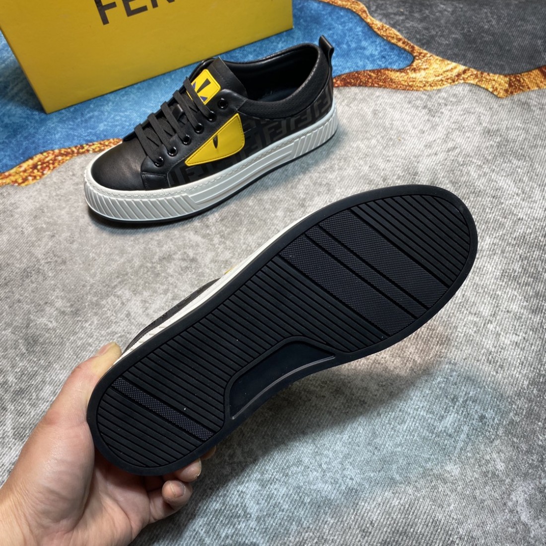  スタイリッシュで軽快な FENDI フェンディ コピー カジュアルシューズ 今季注目