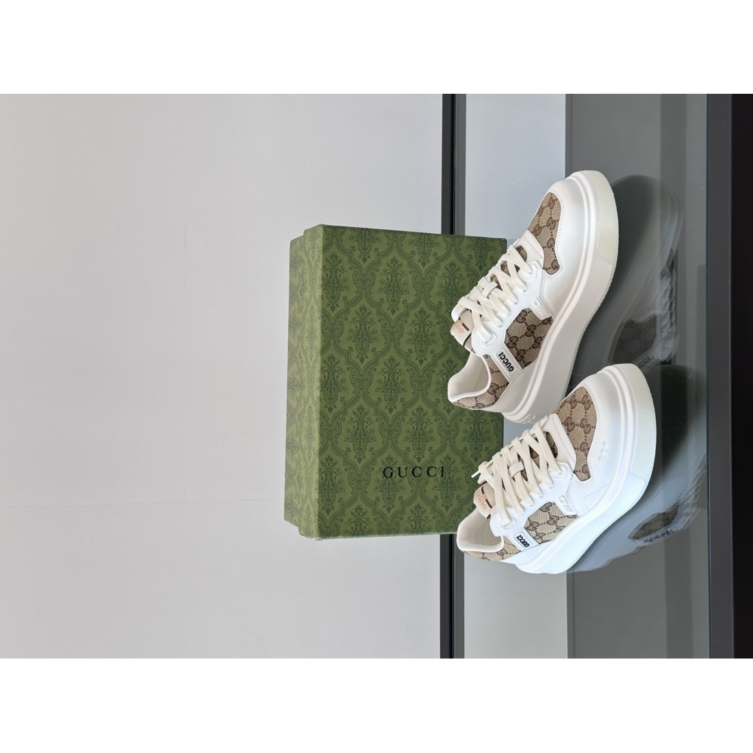  GUCCI グッチ コピー カジュアルシューズ 話題のシンプルで上品なスタイル