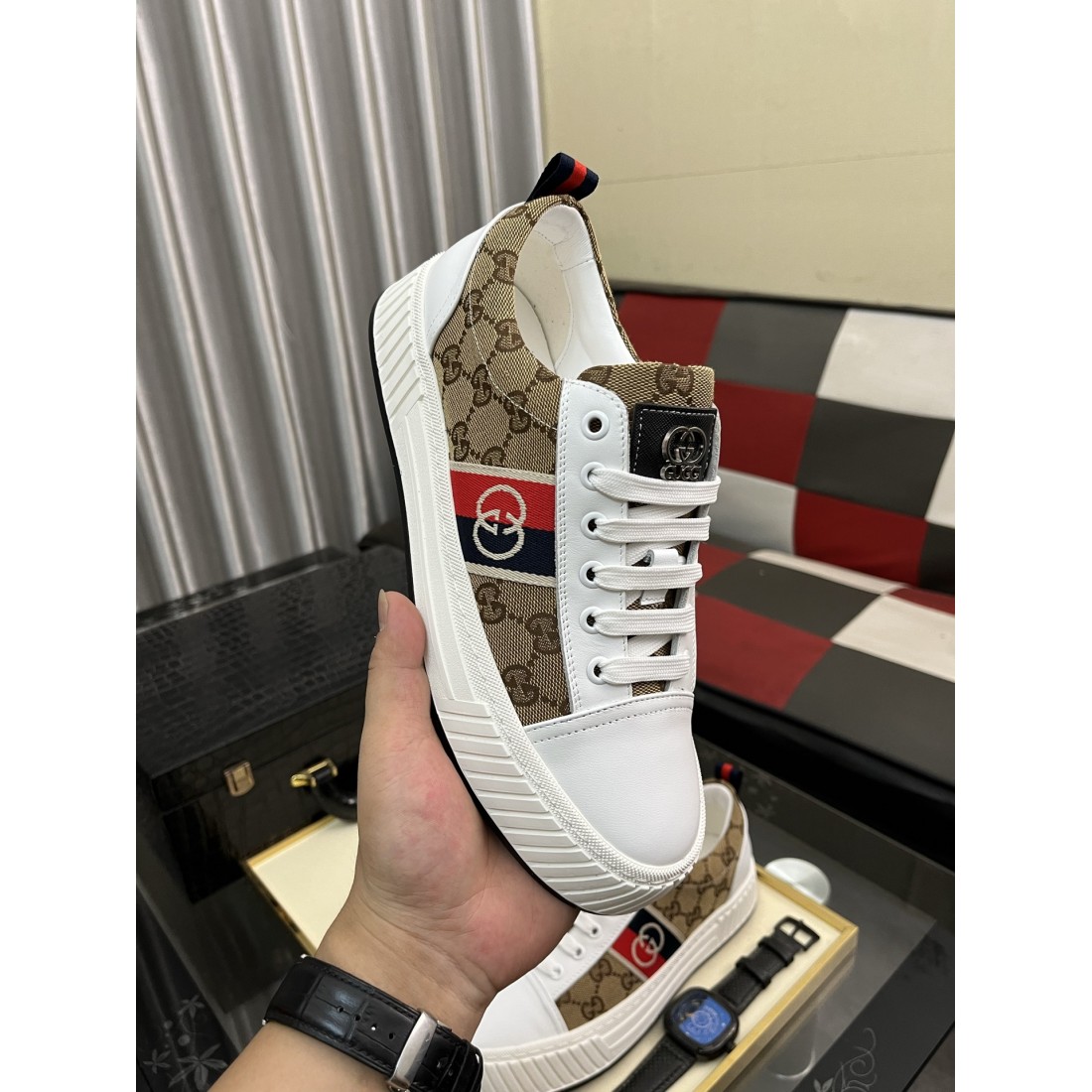 高級感ただよう GUCCI グッチ コピー カジュアルシューズ モダンで快適な