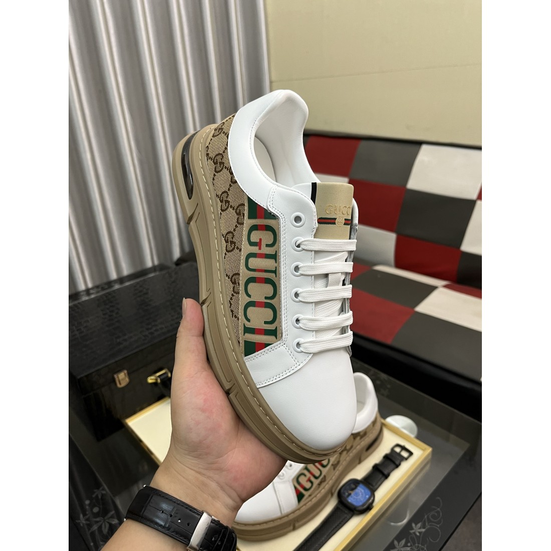 グッチ コピー カジュアルシューズ GUCCI 人気の上品で軽やかな一足