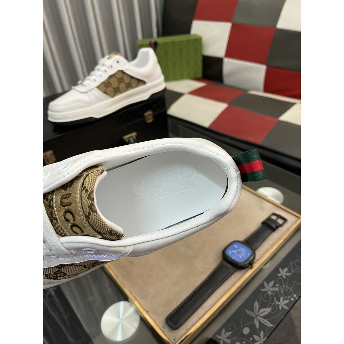  グッチ コピー カジュアルシューズ ミニマルで GUCCI 洗練された印象が魅力