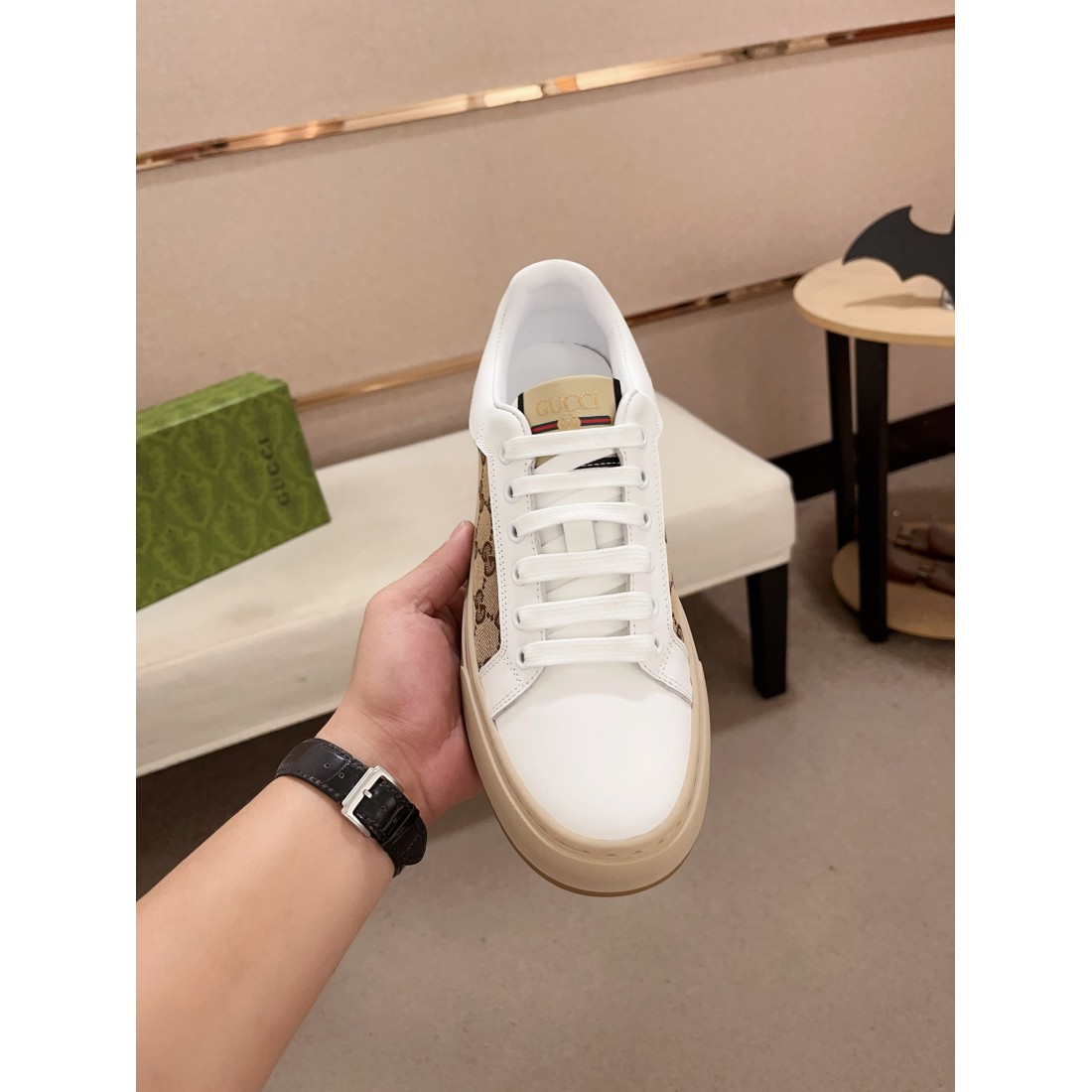 GUCCI グッチ コピー カジュアルシューズ スマートで注目度の高い仕上がり