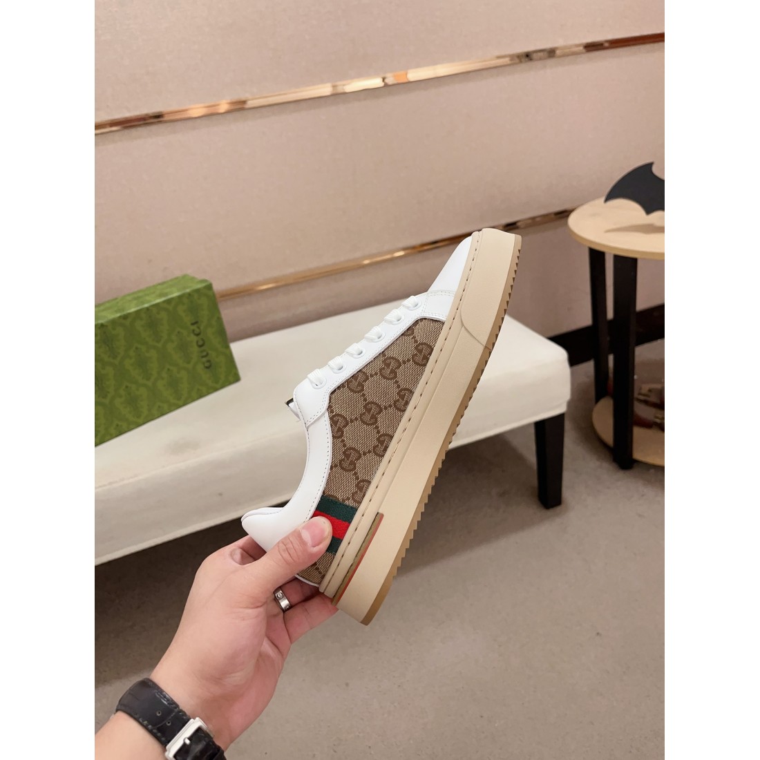 GUCCI グッチ コピー カジュアルシューズ スマートで注目度の高い仕上がり