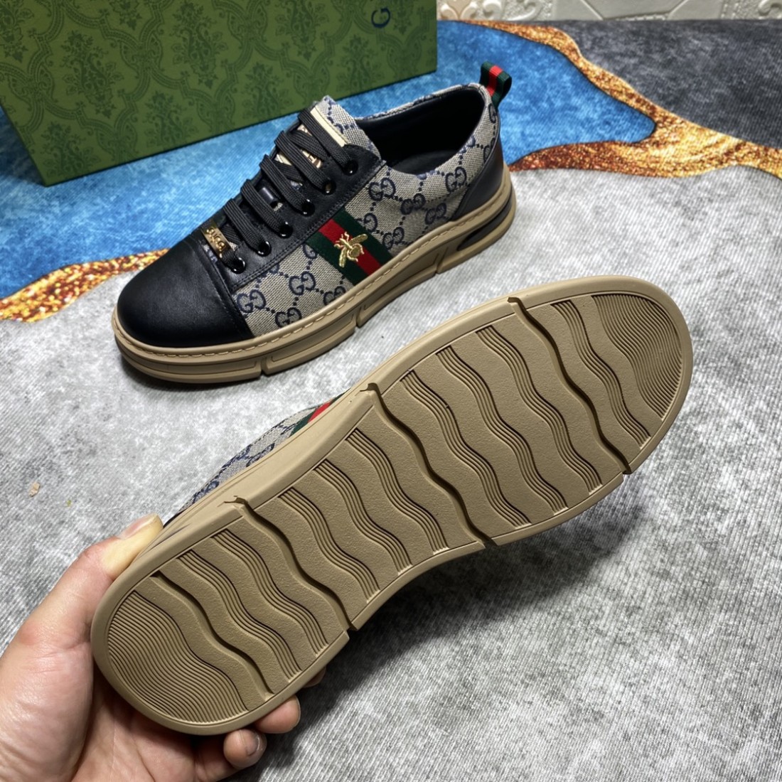 注目の GUCCI グッチ コピー カジュアルシューズ 軽快でスタイリッシュな