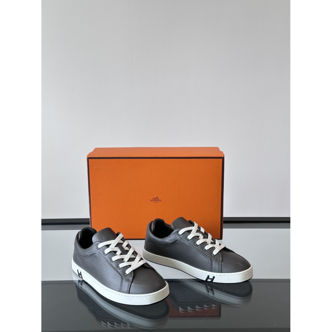  HERMES エルメス コピー カジュアルシューズ 洗練されたシルエットと高機能 