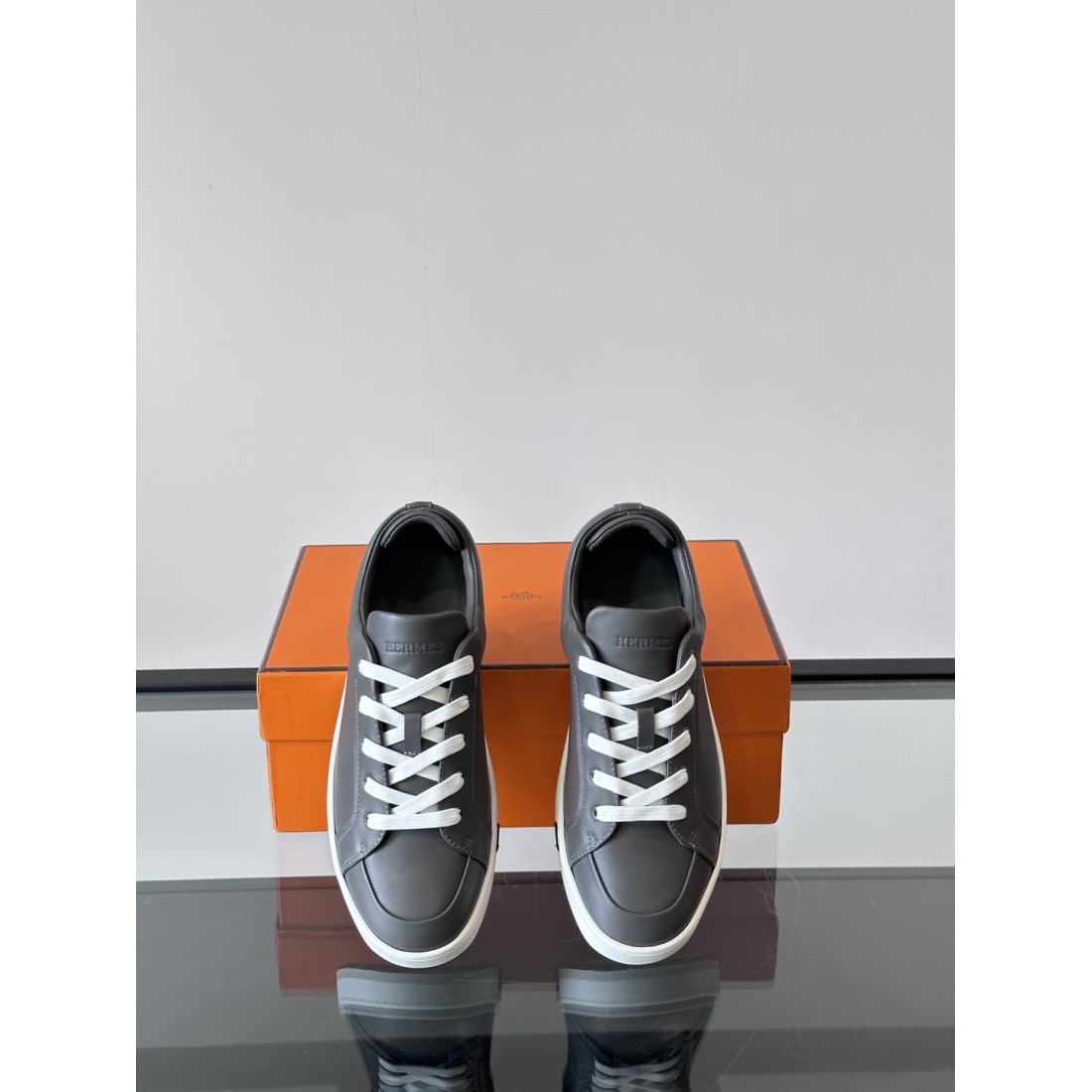  HERMES エルメス コピー カジュアルシューズ 洗練されたシルエットと高機能 