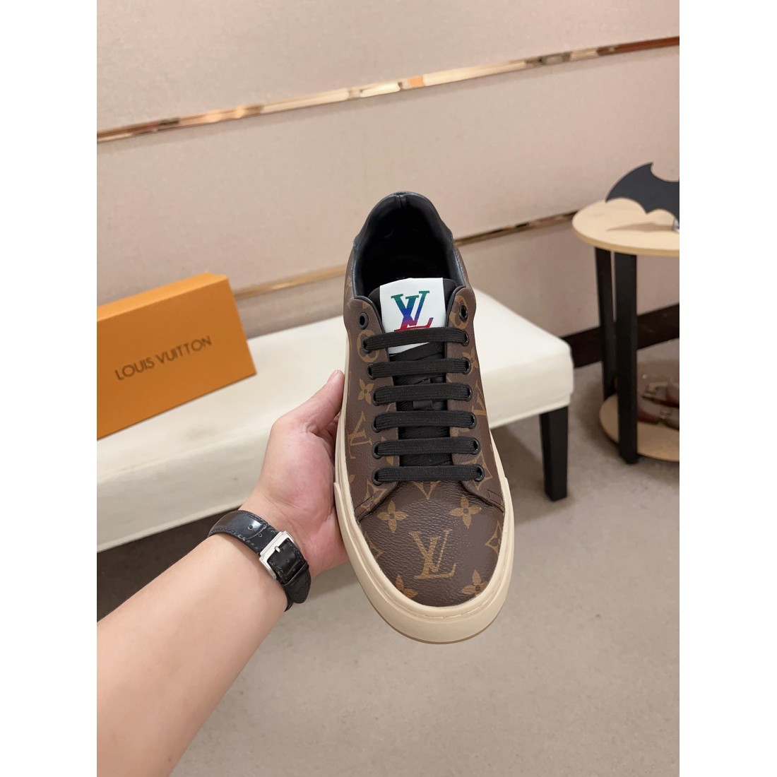 話題の LOUIS VUITTON ルイヴィトン コピー カジュアルシューズ 洗練感
