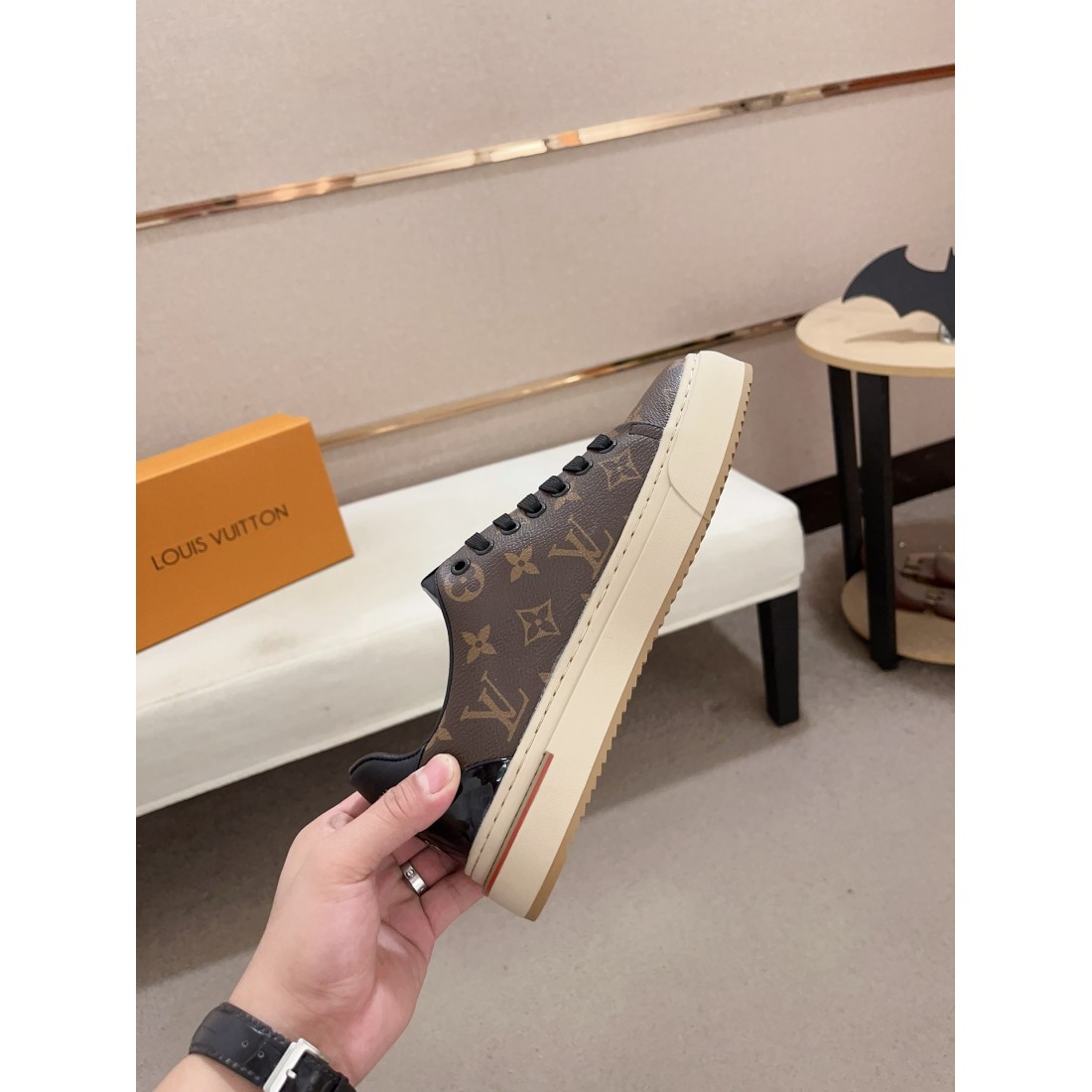 話題の LOUIS VUITTON ルイヴィトン コピー カジュアルシューズ 洗練感