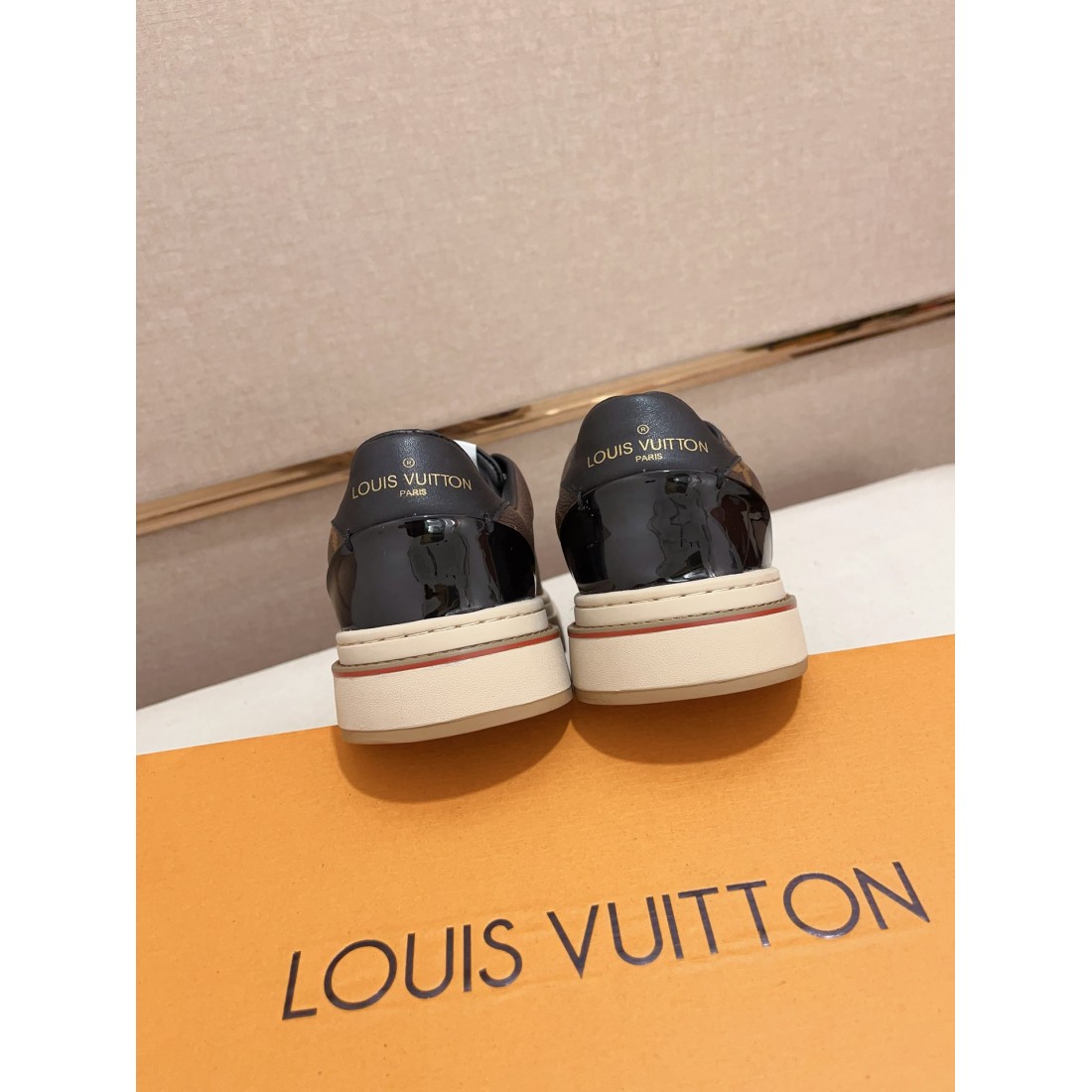 話題の LOUIS VUITTON ルイヴィトン コピー カジュアルシューズ 洗練感