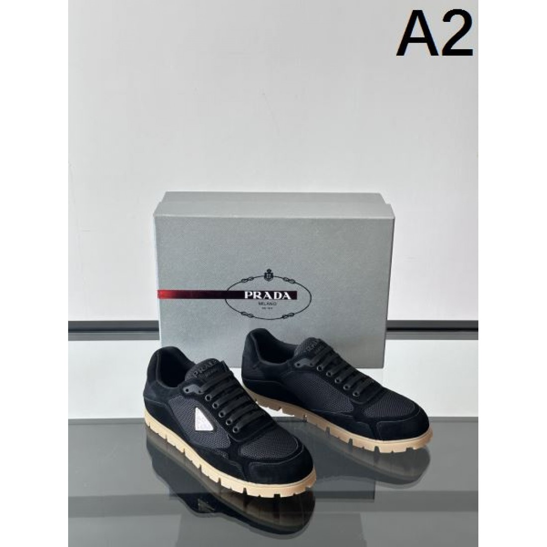 注目の PRADA プラダ コピー カジュアルシューズ ミニマルで実用的なフォルム