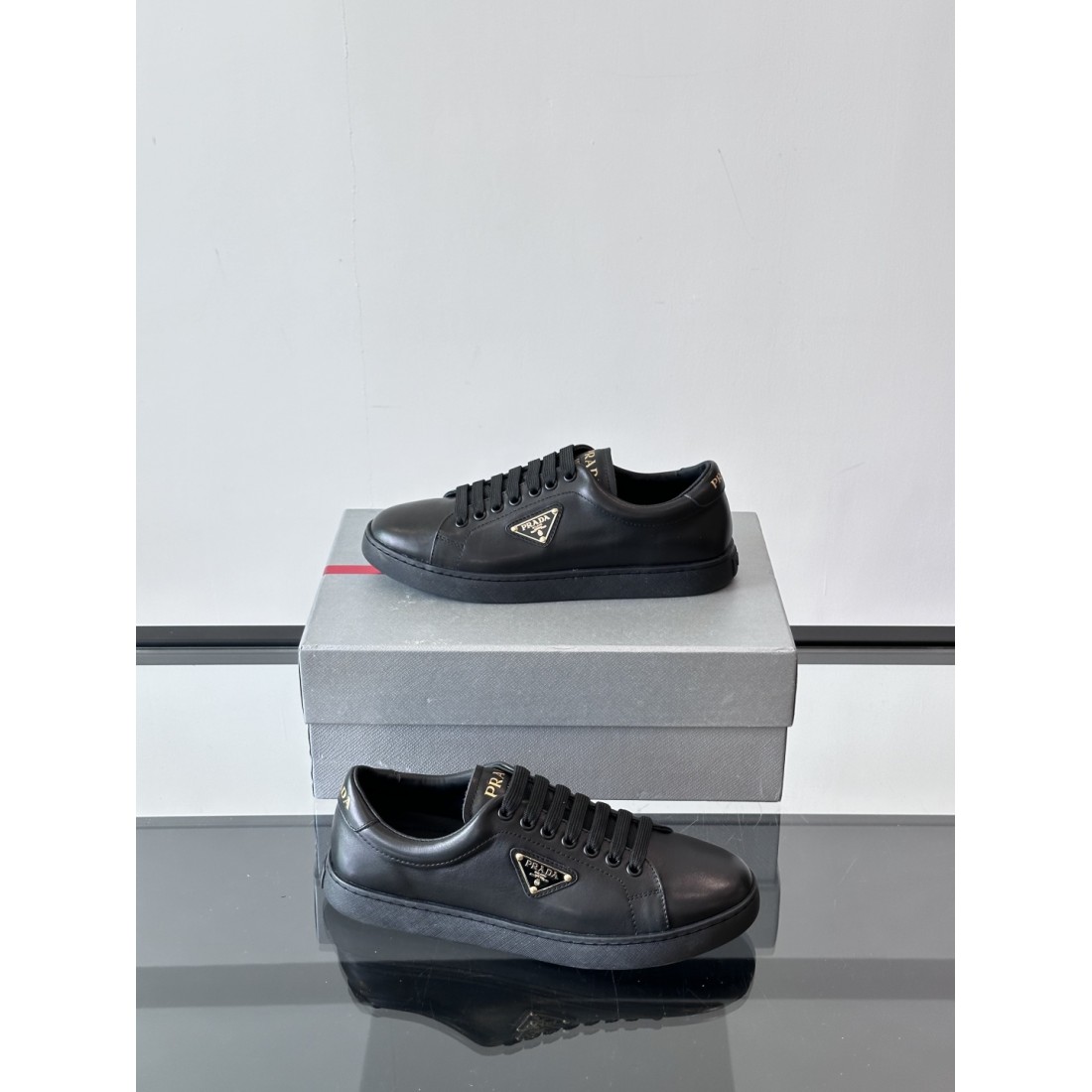 プラダ コピー カジュアルシューズ PRADA スタイリッシュで安定感のある魅力的