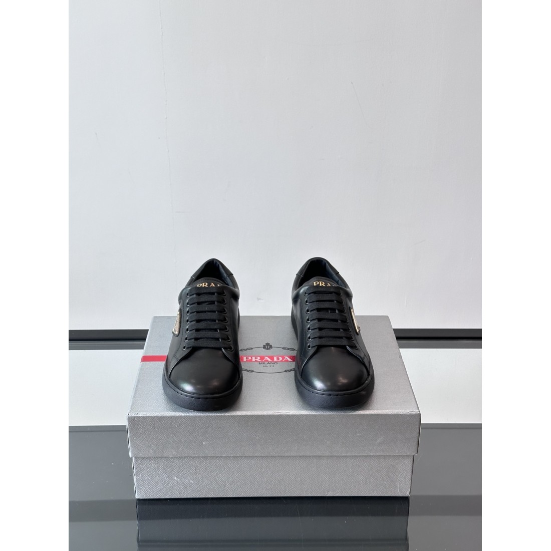 プラダ コピー カジュアルシューズ PRADA スタイリッシュで安定感のある魅力的