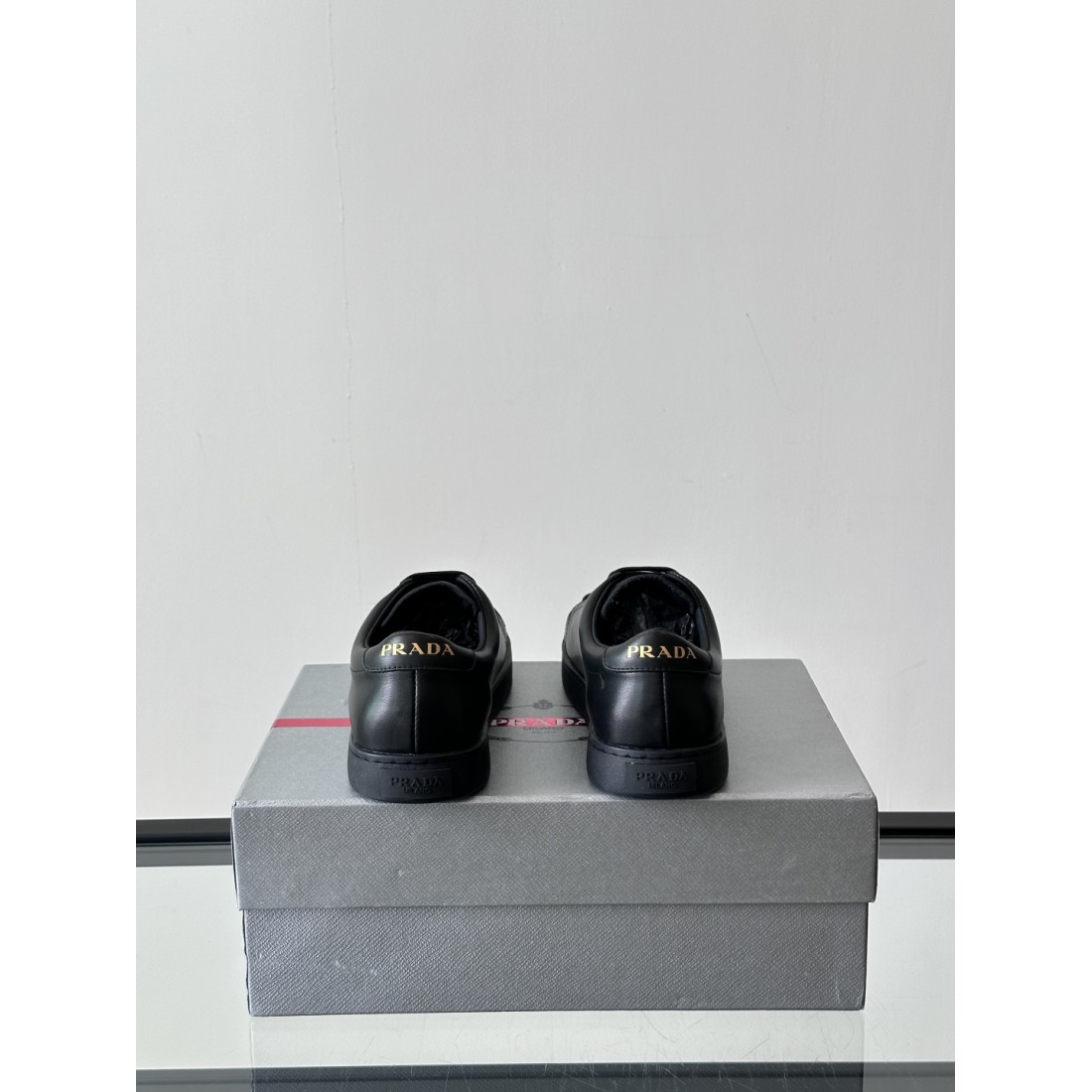 プラダ コピー カジュアルシューズ PRADA スタイリッシュで安定感のある魅力的