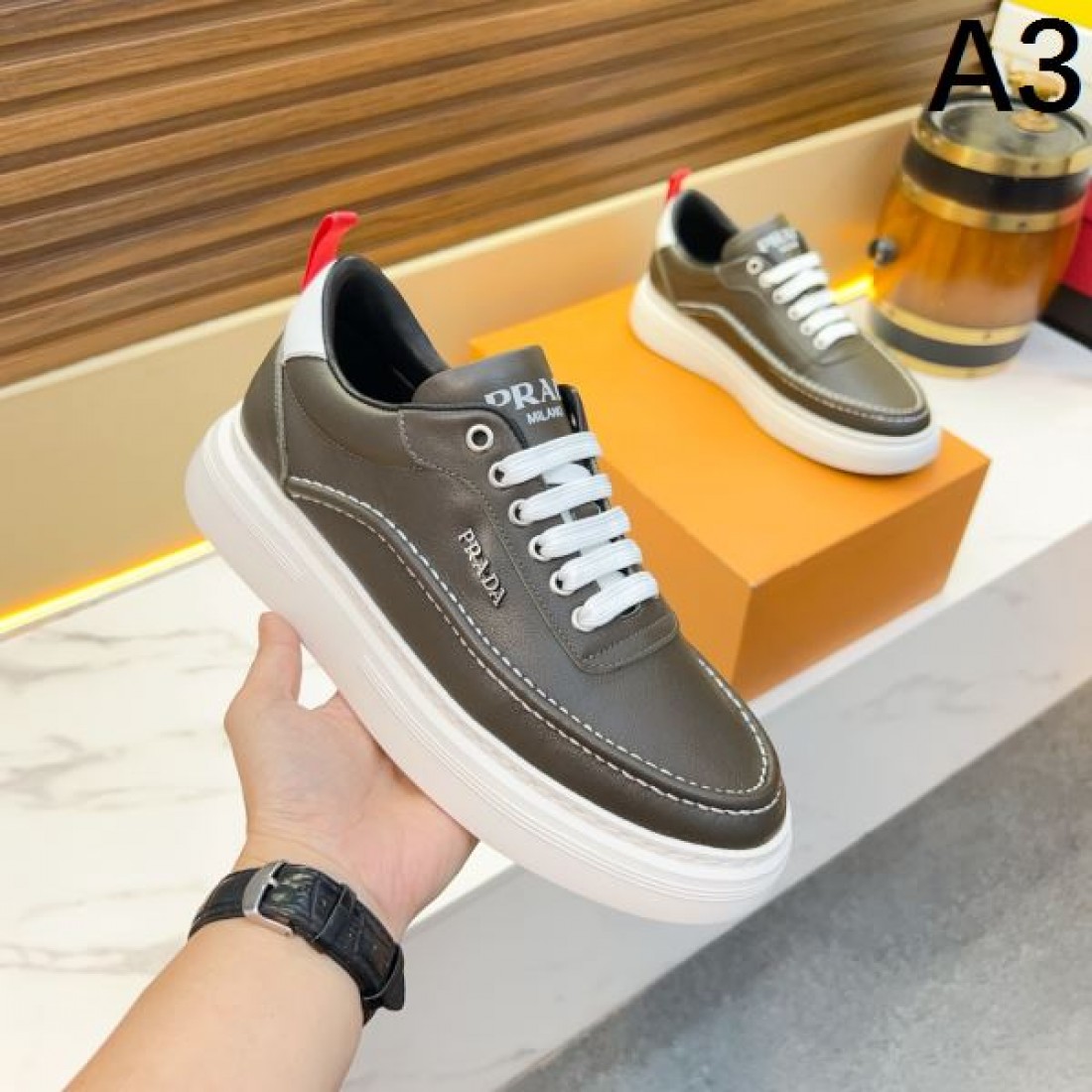 現代的で爽やかな PRADA プラダ コピー カジュアルシューズ 注目度上昇中
