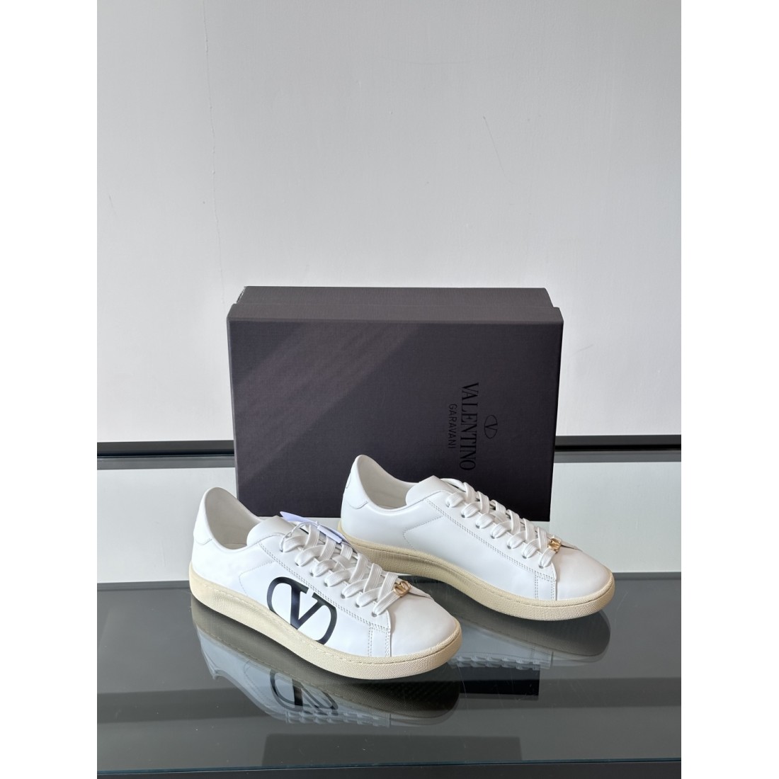 VALENTINO ヴァレンティノ コピー カジュアルシューズ 人気の上質でシックな