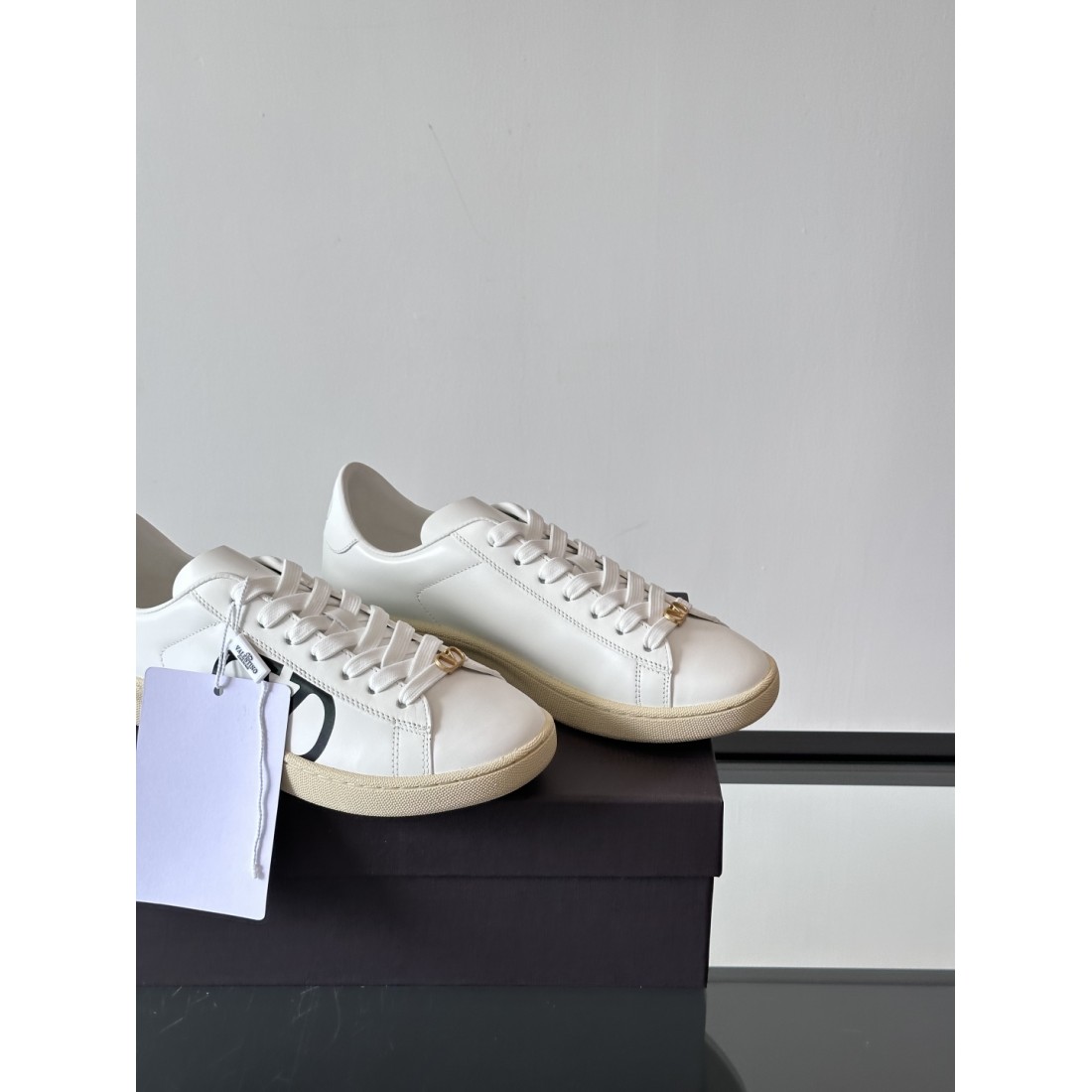 VALENTINO ヴァレンティノ コピー カジュアルシューズ 人気の上質でシックな
