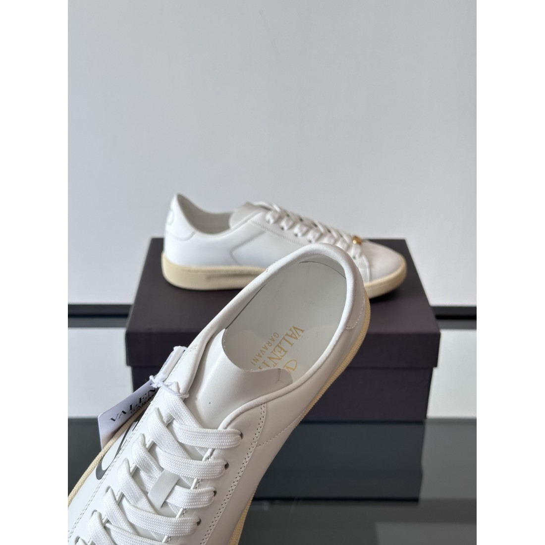 VALENTINO ヴァレンティノ コピー カジュアルシューズ 人気の上質でシックな