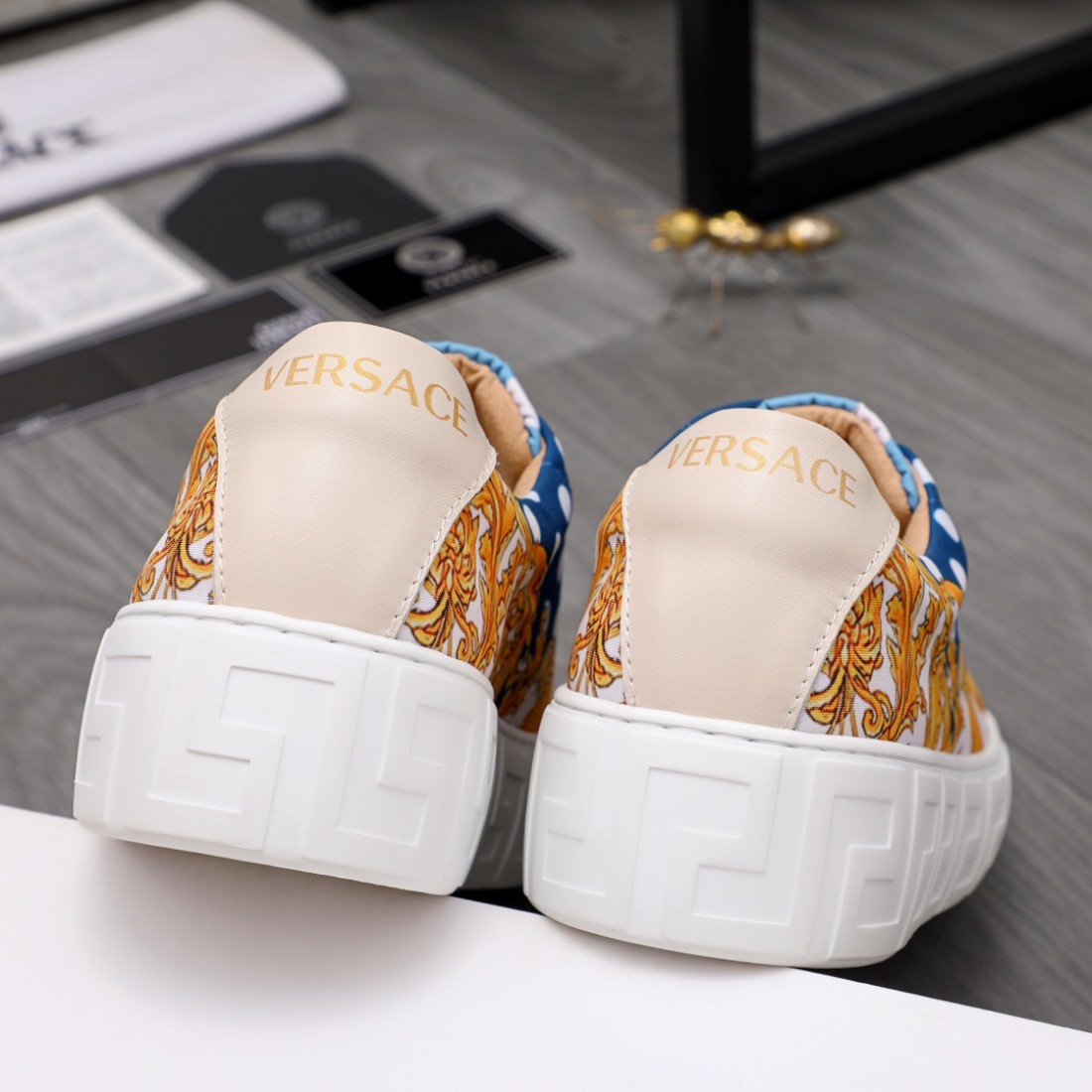VALENTINO ヴァレンティノ コピー カジュアルシューズ 話題の快適で都会的