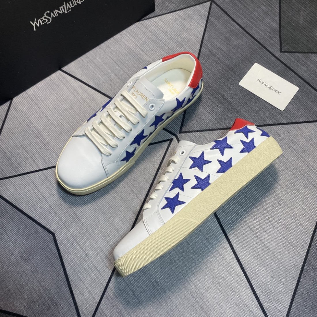 BURBERRY バーバリー コピー カジュアルシューズ 自信に満ちた洗練のシルエット