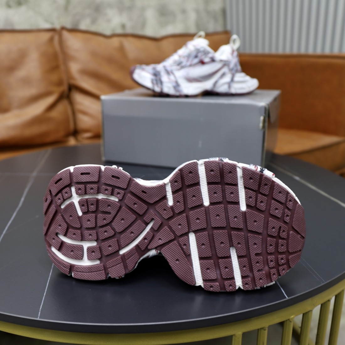 話題の FENDI フェンディ スーパー コピー カジュアルシューズ ミニマルで都会的なデザイン