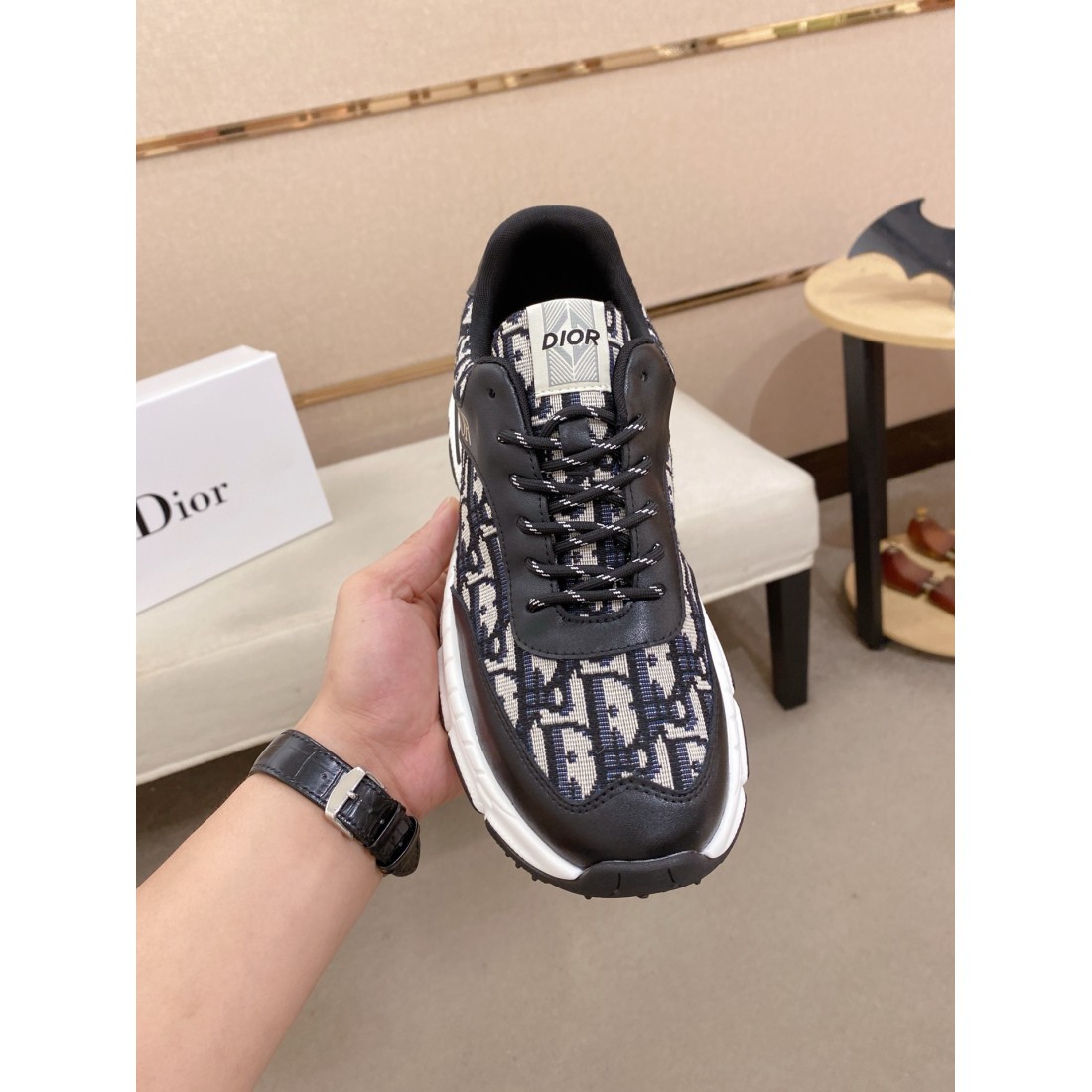 シーズンの流行にチェック GUCCI グッチ コピー カジュアルシューズ 大人可愛い