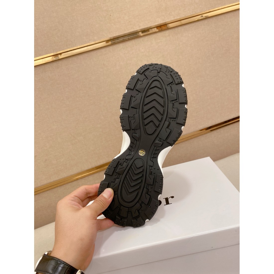 シーズンの流行にチェック GUCCI グッチ コピー カジュアルシューズ 大人可愛い