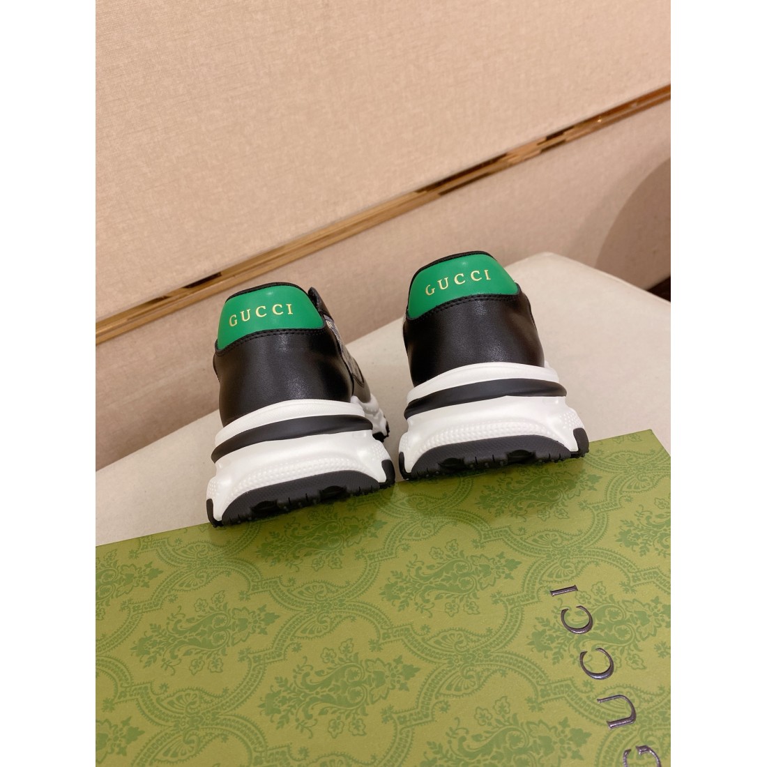 ファッション好き必見 GUCCI グッチ コピー カジュアルシューズ SNS映え抜群