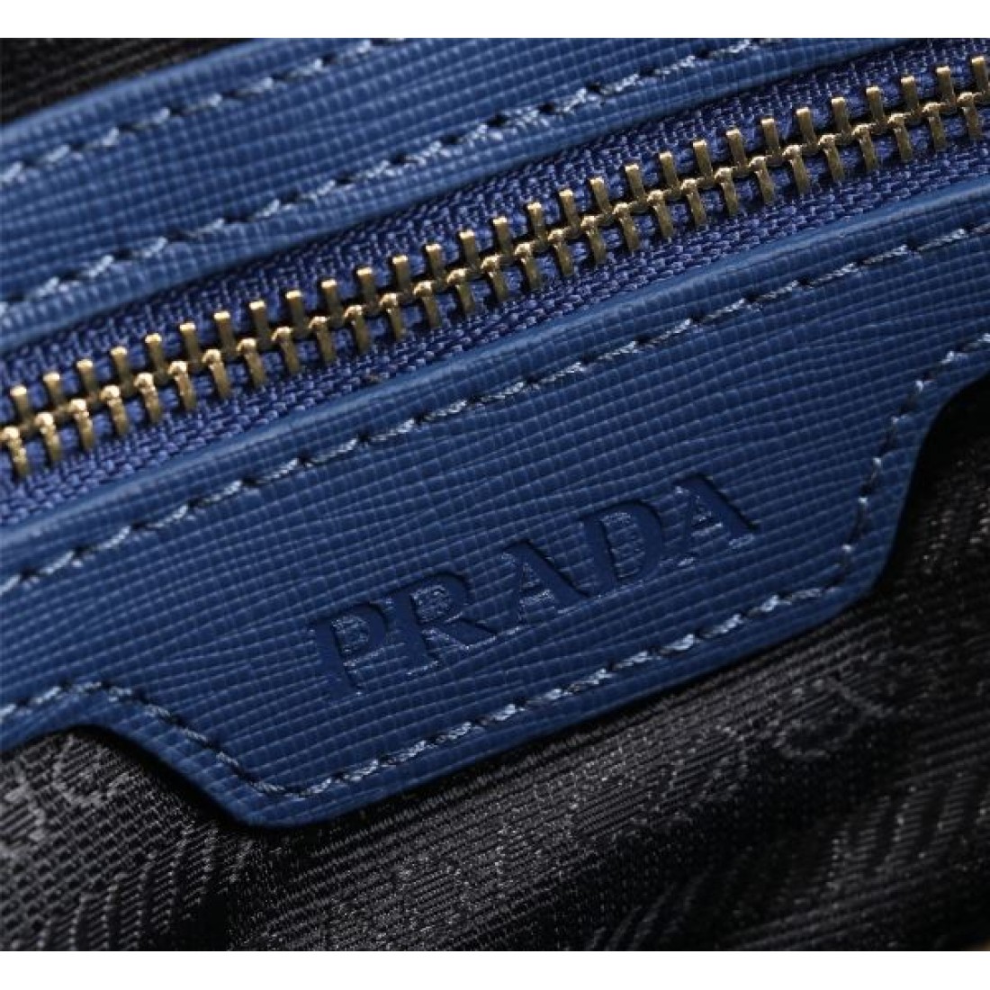 スマートで快適な PRADA プラダ コピー バックパック 話題沸騰中